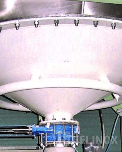 Fond fluidisé sous silo craie précipitée