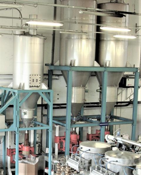 Silos homogénéisateurs sur granulés plastiques avant mise en big-bag