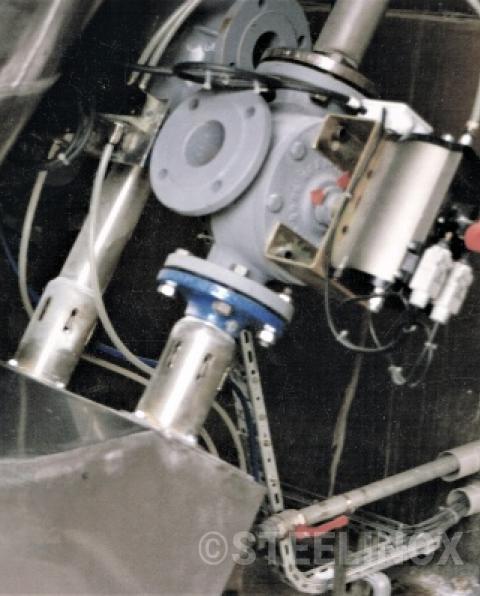 Boitier d'aspiration sous silos granulés polypropylène avec vannes de vidange